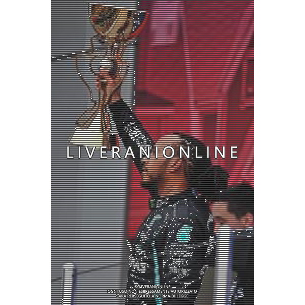 Race winner Lewis Hamilton (GBR) Mercedes AMG F1 celebrates on the podium. 26.09.2021. Formula 1 World Championship, Rd 15, Russian Grand Prix, Sochi Autodrom, Sochi, Russia, Race Day. - www.xpbimages.com, EMail: requests@xpbimages.com © Copyright: Moy / XPB Images/AGENZIA ALDO LIVERANI SAS - ITALY ONLY EDITORIAL USE ONLY