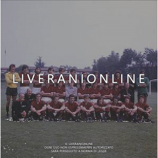 1976-1977 MILANELLO FORMAZIONE UFFICIALE AC MILAN NELLA FOTO LA FORMAZIONE UFFICALE DEL A C MILAN DA SIN IN PIEDI-ENRICO ALBERTOSI-ALDO BET- EGIDIO CALLONI-SIMONE BOLDINI-FULVIO COLLOVATI-CLAUDIO LOVISON-GIUSEPPE MARCHIORO ALLENATORE-GIANNI RIVERA-ANGELO ANQUILLETTI-GIORGIO BRAGLIA-ALVARO GASPARINI ALLENATORE IN SECONDA-ANTONIO RIGAMONTI. SED DA SIN. ALBERTO BIGON-GIORGIO MORINI-ROBERTO INCONTRI-DUINO GORIN-ROBERTO ANTONELLI-GIORGIO BIASIOLO-FRANCO BERGAMASCHI-RUGGERO RIBOLZI MASSAGGIATORE MILAN ACCOSCIATI DA SIN. PAOLO MARICONTI MASS.-CARLO TRESOLDI MASS.-FRANCESCO VINCENZI-ALDO MALDERA-MASSIMO SILVA-GIOVANNI LORINI-GIUSEPPE SABADINI-MAURIZIO TURONE-LUCIANO GAUDINO-FABIO CAPELLO