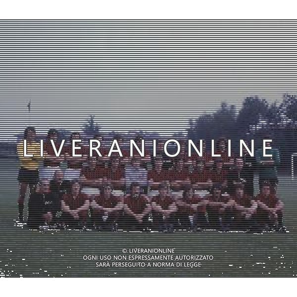 1976-1977 MILANELLO FORMAZIONE UFFICIALE AC MILAN NELLA FOTO LA FORMAZIONE UFFICALE DEL A C MILAN DA SIN IN PIEDI-ENRICO ALBERTOSI-ALDO BET- EGIDIO CALLONI-SIMONE BOLDINI-FULVIO COLLOVATI-CLAUDIO LOVISON-GIUSEPPE MARCHIORO ALLENATORE-GIANNI RIVERA-ANGELO ANQUILLETTI-GIORGIO BRAGLIA-ALVARO GASPARINI ALLENATORE IN SECONDA-ANTONIO RIGAMONTI. SED DA SIN. ALBERTO BIGON-GIORGIO MORINI-ROBERTO INCONTRI-DUINO GORIN-ROBERTO ANTONELLI-GIORGIO BIASIOLO-FRANCO BERGAMASCHI-RUGGERO RIBOLZI MASSAGGIATORE MILAN ACCOSCIATI DA SIN. PAOLO MARICONTI MASS.-CARLO TRESOLDI MASS.-FRANCESCO VINCENZI-ALDO MALDERA-MASSIMO SILVA-GIOVANNI LORINI-GIUSEPPE SABADINI-MAURIZIO TURONE-LUCIANO GAUDINO-FABIO CAPELLO