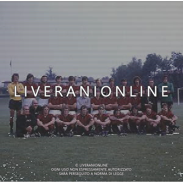 1976-1977 MILANELLO FORMAZIONE UFFICIALE AC MILAN NELLA FOTO LA FORMAZIONE UFFICALE DEL A C MILAN DA SIN IN PIEDI-ENRICO ALBERTOSI-ALDO BET- EGIDIO CALLONI-SIMONE BOLDINI-FULVIO COLLOVATI-CLAUDIO LOVISON-GIUSEPPE MARCHIORO ALLENATORE-GIANNI RIVERA-ANGELO ANQUILLETTI-GIORGIO BRAGLIA-ALVARO GASPARINI ALLENATORE IN SECONDA-ANTONIO RIGAMONTI. SED DA SIN. ALBERTO BIGON-GIORGIO MORINI-ROBERTO INCONTRI-DUINO GORIN-ROBERTO ANTONELLI-GIORGIO BIASIOLO-FRANCO BERGAMASCHI-RUGGERO RIBOLZI MASSAGGIATORE MILAN ACCOSCIATI DA SIN. PAOLO MARICONTI MASS.-CARLO TRESOLDI MASS.-FRANCESCO VINCENZI-ALDO MALDERA-MASSIMO SILVA-GIOVANNI LORINI-GIUSEPPE SABADINI-MAURIZIO TURONE-LUCIANO GAUDINO-FABIO CAPELLO