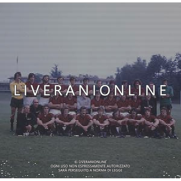 1976-1977 MILANELLO FORMAZIONE UFFICIALE AC MILAN NELLA FOTO LA FORMAZIONE UFFICALE DEL A C MILAN DA SIN IN PIEDI-ENRICO ALBERTOSI-ALDO BET- EGIDIO CALLONI-SIMONE BOLDINI-FULVIO COLLOVATI-CLAUDIO LOVISON-GIUSEPPE MARCHIORO ALLENATORE-GIANNI RIVERA-ANGELO ANQUILLETTI-GIORGIO BRAGLIA-ALVARO GASPARINI ALLENATORE IN SECONDA-ANTONIO RIGAMONTI. SED DA SIN. ALBERTO BIGON-GIORGIO MORINI-ROBERTO INCONTRI-DUINO GORIN-ROBERTO ANTONELLI-GIORGIO BIASIOLO-FRANCO BERGAMASCHI-RUGGERO RIBOLZI MASSAGGIATORE MILAN ACCOSCIATI DA SIN. PAOLO MARICONTI MASS.-CARLO TRESOLDI MASS.-FRANCESCO VINCENZI-ALDO MALDERA-MASSIMO SILVA-GIOVANNI LORINI-GIUSEPPE SABADINI-MAURIZIO TURONE-LUCIANO GAUDINO-FABIO CAPELLO