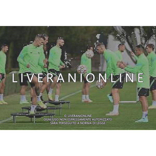 © TVRG Allenamento Inter nella foto i giocatori durante l\'allenamento - ivan perisic Appiano Gentile (CO) 27-09-2021 Centro sportivo Suning in memoria di Angelo Moratti Allenamento dell\'Inter in preparazione della gara contro lo Shakhtar Donetsk valevole per la 2a giornata del gruppo D della fase a gironi della UEFA Champions League foto Roberto Garavaglia/ag. Aldo Liverani sas/AGENZIA ALDO LIVERANI SAS