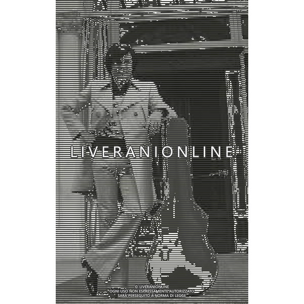 RETROSPETTIVA LITTLE TONY PSEUDONIMO DI ANTONIO CIACCI CANTANTE NELLA FOTO LITTLE TONY PSEUDONIMO DI ANTONIO CIACCI A SANREMO NELL\'ANNO 1974 AG ALDO LIVERANI SAS