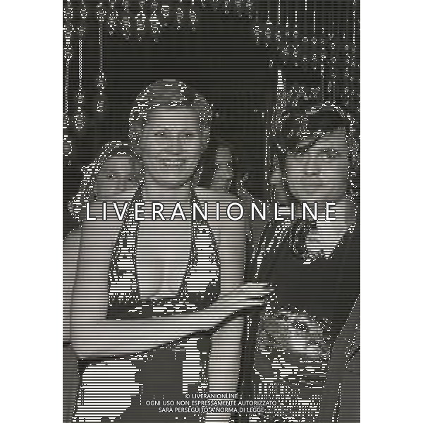 RETROSPETTIVA LITTLE TONY PSEUDONIMO DI ANTONIO CIACCI CANTANTE NELLA FOTO LITTLE TONY PSEUDONIMO DI ANTONIO CIACCI A SANREMO NELL\'ANNO 1974 CON GILDA GIULIANI AG ALDO LIVERANI SAS