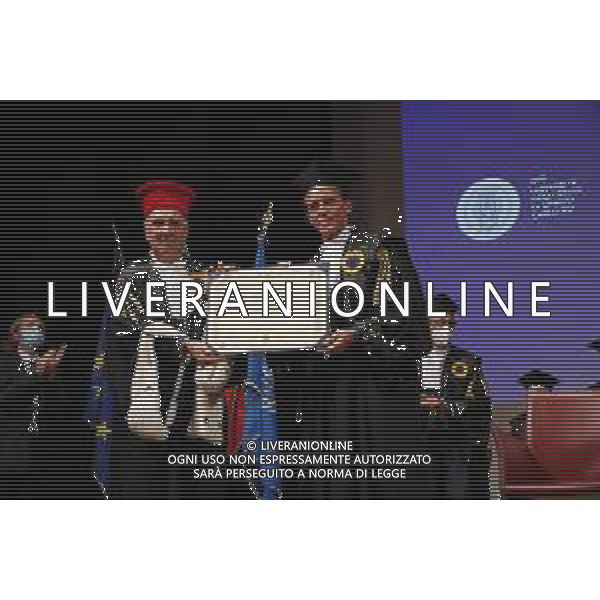 URBINO 27/09/2021 Laurea ad Honoris Causa al Tecnico della Nazionale Italiana di Calcio Roberto Mancini - nella foto: Il mister Roberto Mancini con la laurea ed il remassimo rettore ©Claudio Zamagni/Agenzia Aldo Liverani