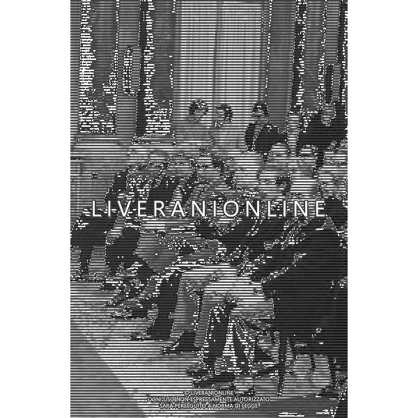 IL PRESIDENTE DELL\'INTER IVANOE FRAIZZOLI A MILANO NEL 1971 - RETROSPETTIVA NELLA FOTO CON LA MOGLIE RENATA, LO SCIATORE GUSTAV THOENI, FRANCO CARRARO, GIUSEPPE PRISCO ©Archivio Giovanni Liverani/AGENZIA ALDO LIVERANI SAS