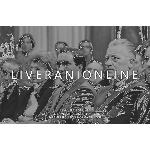 IL PRESIDENTE DELL\'INTER IVANOE FRAIZZOLI A MILANO NEL 1971 - RETROSPETTIVA NELLA FOTO CON LA MOGLIE RENATA, FRANCO CARRARO, GIUSEPPE PRISCO ©Archivio Giovanni Liverani/AGENZIA ALDO LIVERANI SAS
