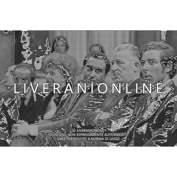 IL PRESIDENTE DELL\'INTER IVANOE FRAIZZOLI A MILANO NEL 1971 - RETROSPETTIVA NELLA FOTO CON LA MOGLIE RENATA, LO SCIATORE GUSTAV THOENI, FRANCO CARRARO, GIUSEPPE PRISCO ©Archivio Giovanni Liverani/AGENZIA ALDO LIVERANI SAS