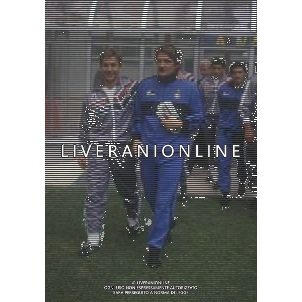 RETROSPETTIVA ASTUTILIO MALGIOGLIO CALCIATORE NELLA FOTO ASTUTILIO MALGIOGLIO CON LA MAGLIA DELL\'INTER CALCIO CON PIERLUIGI DI GIA\' AG ALDO LIVERANI SAS