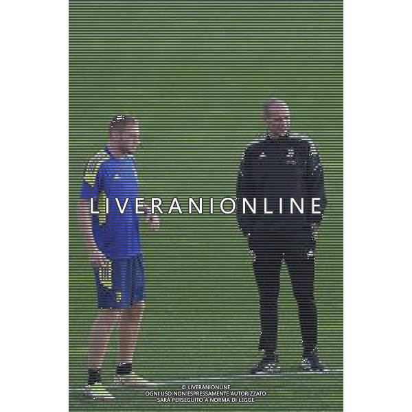 Torino 28.09.2021 Juventus Centre Continassa Allenamento rifinitura Champions League 2021/2022 ©Manuela Viganti/Ag. Aldo Liverani sas Nella foto: massimiliano allegri e dejan kulusevski ©VIGANTI/AGENZIA ALDO LIVERANI SAS