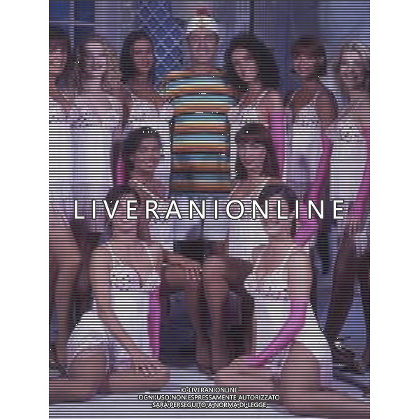 RETROSPETTIVA FABRIZIO MATURANI PSEUDONIMO MARTUFELLO PRESENTATORE TELEVISIVO -SHOWMAN E CONDUTTORE TELEVISIVO NELLA FOTO FABRIZIO MATURANI PSEUDONIMO MARTUFELLO CAST DEL PROGRAMMA “BEATO FRA LE DONNE“ AG ALDO LIVERANI SAS