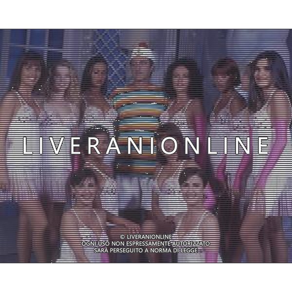RETROSPETTIVA FABRIZIO MATURANI PSEUDONIMO MARTUFELLO PRESENTATORE TELEVISIVO -SHOWMAN E CONDUTTORE TELEVISIVO NELLA FOTO FABRIZIO MATURANI PSEUDONIMO MARTUFELLO CAST DEL PROGRAMMA “BEATO FRA LE DONNE“ AG ALDO LIVERANI SAS