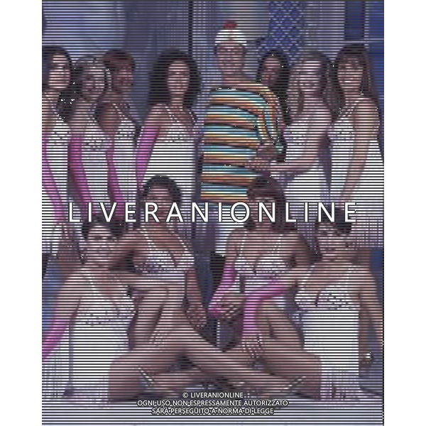 RETROSPETTIVA FABRIZIO MATURANI PSEUDONIMO MARTUFELLO PRESENTATORE TELEVISIVO -SHOWMAN E CONDUTTORE TELEVISIVO NELLA FOTO FABRIZIO MATURANI PSEUDONIMO MARTUFELLO CAST DEL PROGRAMMA “BEATO FRA LE DONNE“ AG ALDO LIVERANI SAS