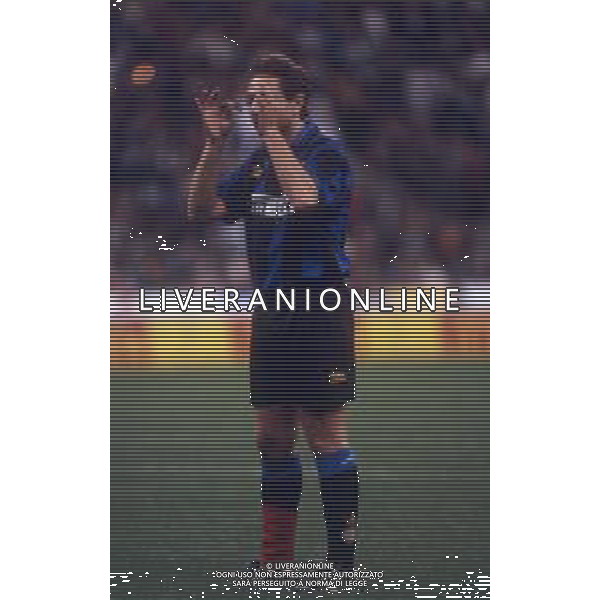 RETROSPETTIVA PAOLO BONOLIS PRESENTATORE TELEVISIVO -SHOWMAN E CONDUTTORE TELEVISIVO NELLA FOTO PAOLO BONOLIS CON LA MAGLIA DELL\'INTER AG ALDO LIVERANI SAS 