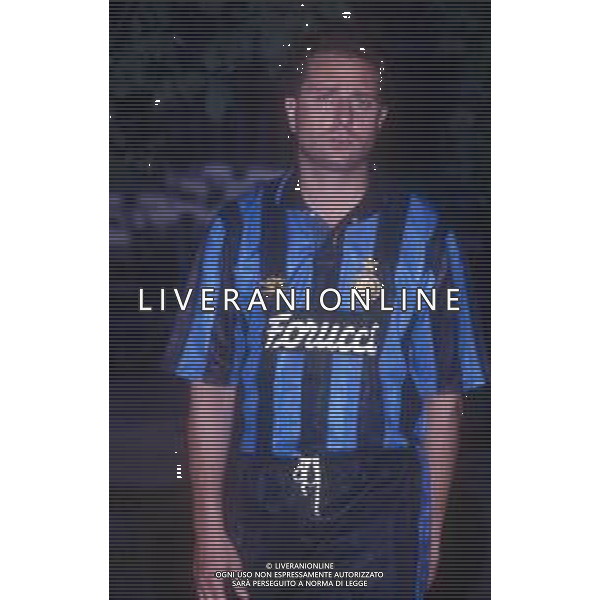 RETROSPETTIVA PAOLO BONOLIS PRESENTATORE TELEVISIVO -SHOWMAN E CONDUTTORE TELEVISIVO NELLA FOTO PAOLO BONOLIS CON LA MAGLIA DELL\'INTER AG ALDO LIVERANI SAS 