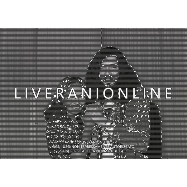 RETROSPETTIVA LARA SAINT PAUL PSEUDONIMO DI SILVANA ARREGASC SAVORELLI CANTANTE NELLA FOTO LARA SAINT PAUL PSEUDONIMO DI SILVANA ARREGASC SAVORELLI CON SHEL SHAPIRO A SANREMO NELL\'ANNO 1973 AG ALDO LIVERANI SAS