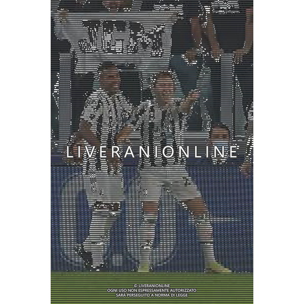 Torino 29.09.2021 Stadio Allianz Stadium ©Alessandro Falzone/Agenzia Aldo Liverani Juventus vs Chelsea Champions League 2021/2022 Nella foto : ESULTANZA GOL DI FEDERICO CHIESA CON ALEX SANDRO ©FALZONE/AGENZIA ALDO LIVERANI SAS
