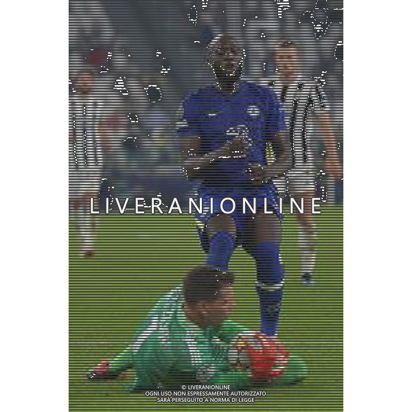 Torino 29.09.2021 Stadio Allianz Stadium ©Alessandro Falzone/Agenzia Aldo Liverani Juventus vs Chelsea Champions League 2021/2022 Nella foto : Wojciech Szczęsny anticipa Romelu Lukaku