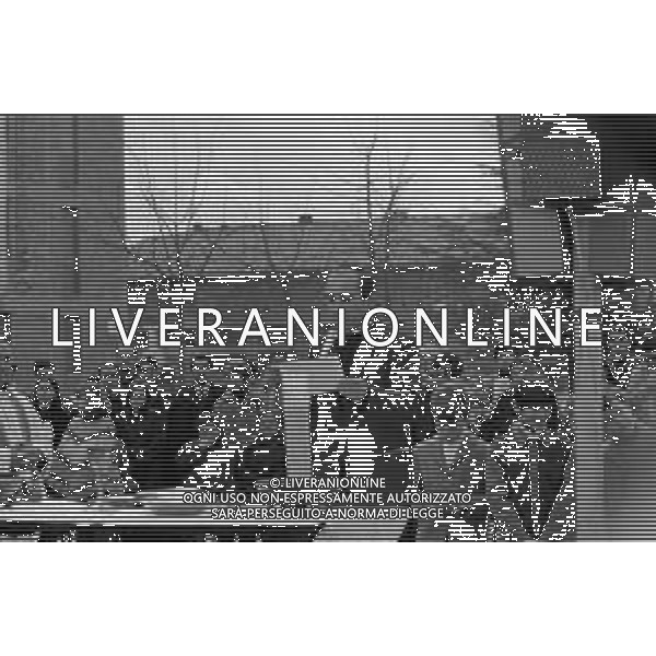 DON ENZO MAZZI, SACERDOTE CONTESTATORE, PRETE DELLA PARROCCHIA AL QUARTIERE DELL\'ISOLOTTO A FIRENZE - RETROSPETTIVA NELLA FOTO DURANTE UNA CELEBRAZIONE DELLA MESSA IN PIAZZA NEL MARZO 1970 ©Archivio Giovanni Liverani/AGENZIA ALDO LIVERANI SAS