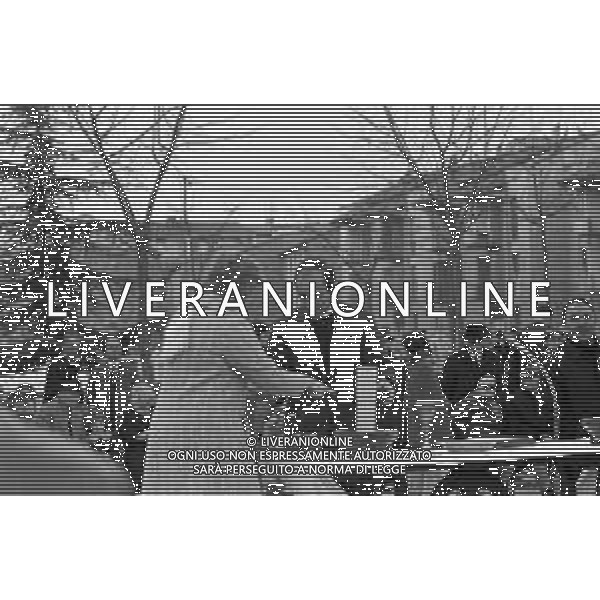 DON ENZO MAZZI, SACERDOTE CONTESTATORE, PRETE DELLA PARROCCHIA AL QUARTIERE DELL\'ISOLOTTO A FIRENZE - RETROSPETTIVA NELLA FOTO DURANTE UNA CELEBRAZIONE DELLA MESSA IN PIAZZA NEL MARZO 1970 ©Archivio Giovanni Liverani/AGENZIA ALDO LIVERANI SAS