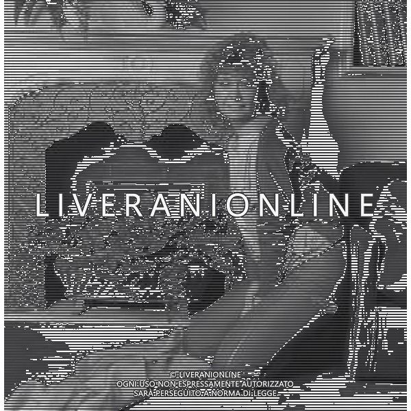 RETROSPETTIVA PAOLA QUATTRINI ATTRICE NELLA FOTO PAOLA QUATTRINI A MILANO NELL\'ANNO 1982  AG ALDO LIVERANI SAS 