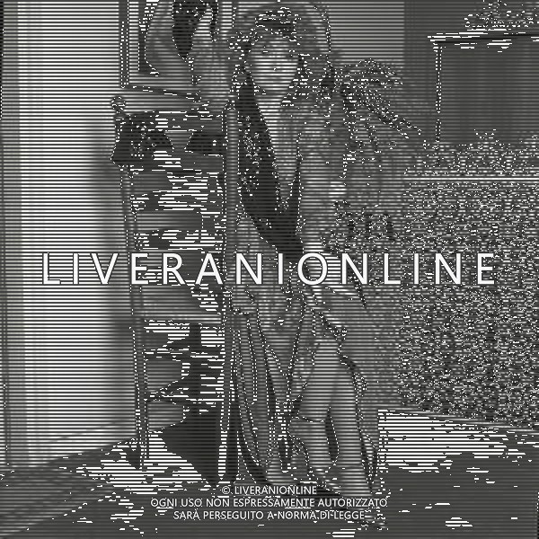 RETROSPETTIVA PAOLA QUATTRINI ATTRICE NELLA FOTO PAOLA QUATTRINI A MILANO NELL\'ANNO 1982  AG ALDO LIVERANI SAS 