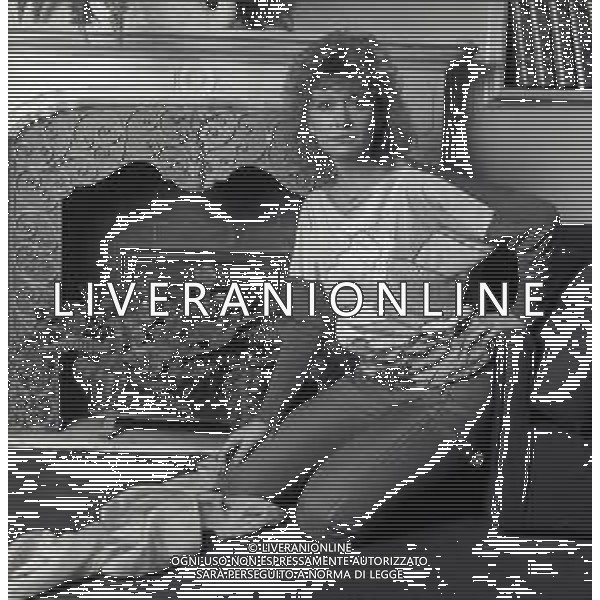 RETROSPETTIVA PAOLA QUATTRINI ATTRICE NELLA FOTO PAOLA QUATTRINI A MILANO NELL\'ANNO 1982  AG ALDO LIVERANI SAS 