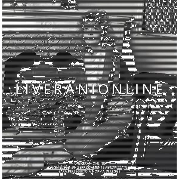 RETROSPETTIVA PAOLA QUATTRINI ATTRICE NELLA FOTO PAOLA QUATTRINI A MILANO NELL\'ANNO 1982  AG ALDO LIVERANI SAS 