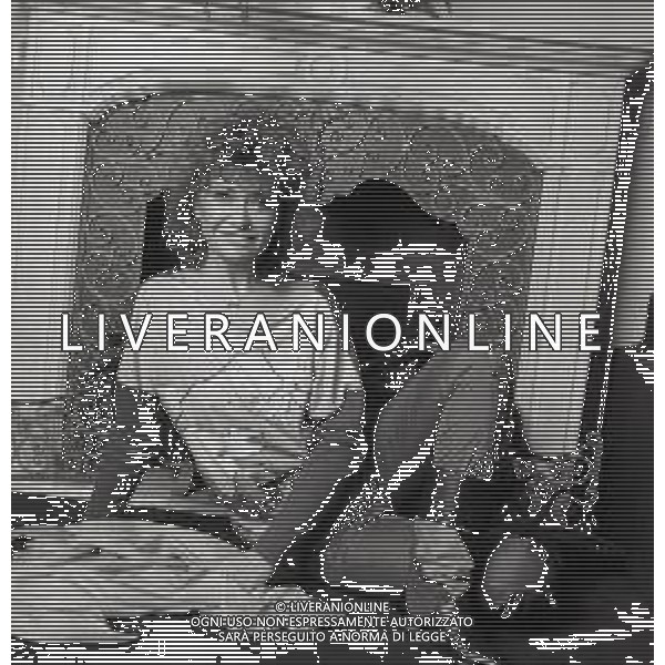 RETROSPETTIVA PAOLA QUATTRINI ATTRICE NELLA FOTO PAOLA QUATTRINI A MILANO NELL\'ANNO 1982  AG ALDO LIVERANI SAS 