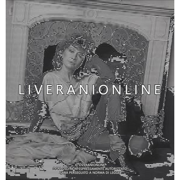 RETROSPETTIVA PAOLA QUATTRINI ATTRICE NELLA FOTO PAOLA QUATTRINI A MILANO NELL\'ANNO 1982  AG ALDO LIVERANI SAS 