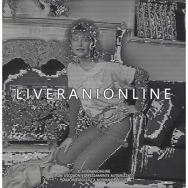 RETROSPETTIVA PAOLA QUATTRINI ATTRICE NELLA FOTO PAOLA QUATTRINI A MILANO NELL\'ANNO 1982  AG ALDO LIVERANI SAS 