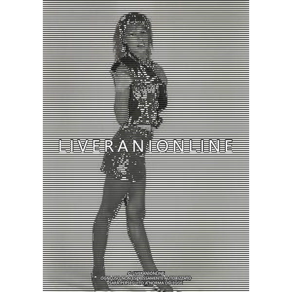 RETROSPETTIVA PATRIZIA CASELLI ATTRICE-CONDUTTRICE TELEVISIVA E SHOWGIRL ITALIANA NELLA FOTO PATRIZIA CASELLI A MILANO NELL\'ANNO 1982 IN SALA DI POSA AG ALDO LIVERANI SAS
