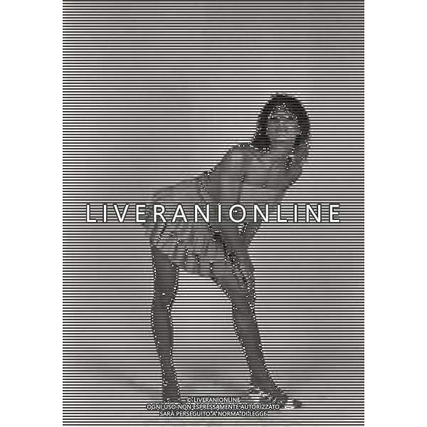 RETROSPETTIVA PATRIZIA CASELLI ATTRICE-CONDUTTRICE TELEVISIVA E SHOWGIRL ITALIANA NELLA FOTO PATRIZIA CASELLI A MILANO NELL\'ANNO 1982 IN SALA DI POSA AG ALDO LIVERANI SAS
