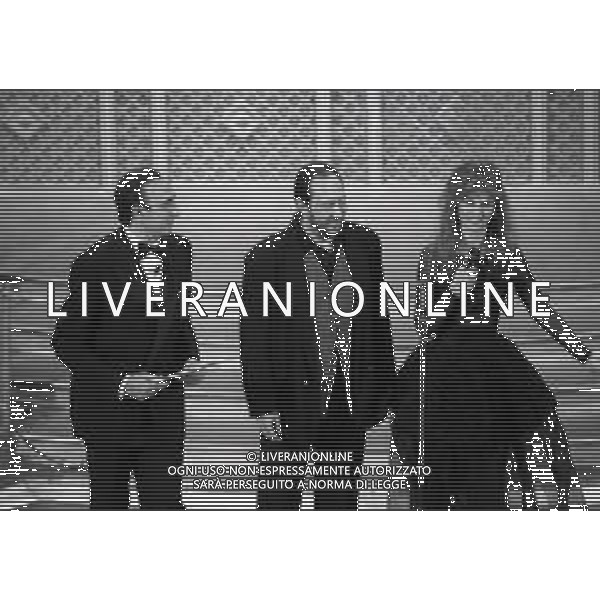 RETROSPETTIVA ANDREA MINGARDI CANTANTE NELLA FOTO ANDREA MINGARDI AL FESTIVAL DI SANREMO NELL\'ANNO 1993 CON PIPPO BAUDO E DALILA DI LAZZARO AG ALDO LIVERANI SAS
