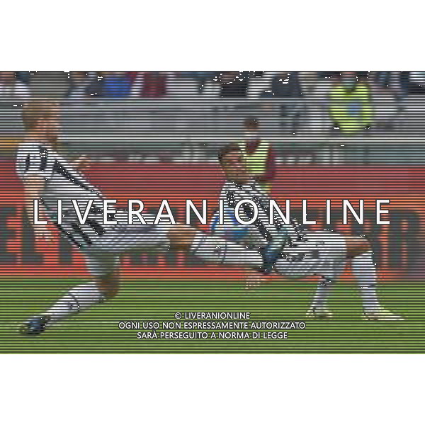 Torino 02.10.2021 Stadio Olimpico Grande Torino ©Alessandro Falzone/Agenzia Aldo Liverani Torino vs Juventus Serie A Tim 2021/2022 Nella foto : MATTHIJS DE LIGT- DANILO ©FALZONE/AGENZIA ALDO LIVERANI SAS