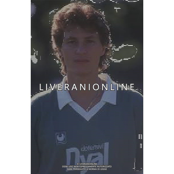 RETROSPETTIVA ARMANDO FERRONI CALCIATORE NELLA FOTO ARMANDO FERRONI CON LA MAGLIA DELL\'AVELLINO CALCIO AG ALDO LIVERANI SAS