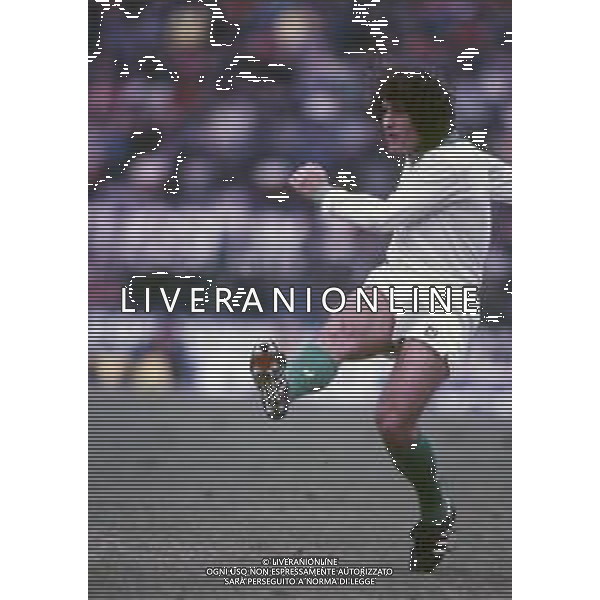 RETROSPETTIVA ARMANDO FERRONI CALCIATORE NELLA FOTO ARMANDO FERRONI CON LA MAGLIA DELL\'AVELLINO CALCIO AG ALDO LIVERANI SAS