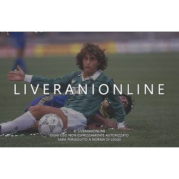 RETROSPETTIVA ARMANDO FERRONI CALCIATORE NELLA FOTO ARMANDO FERRONI CON LA MAGLIA DELL\'AVELLINO CALCIO AG ALDO LIVERANI SAS