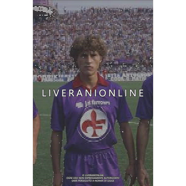 RETROSPETTIVA ARMANDO FERRONI CALCIATORE NELLA FOTO ARMANDO FERRONI CON LA MAGLIA DELLA FIORENTINA CALCIO AG ALDO LIVERANI SAS