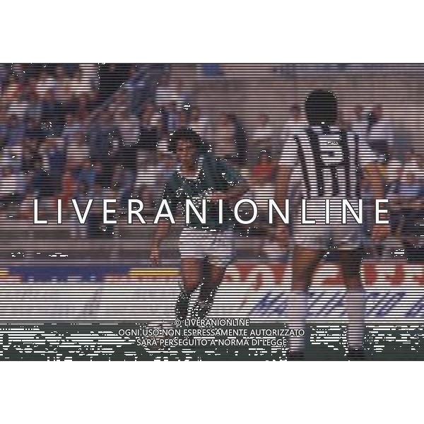 RETROSPETTIVA ARMANDO FERRONI CALCIATORE NELLA FOTO ARMANDO FERRONI CON LA MAGLIA DELL\'AVELLINO CALCIO AG ALDO LIVERANI SAS