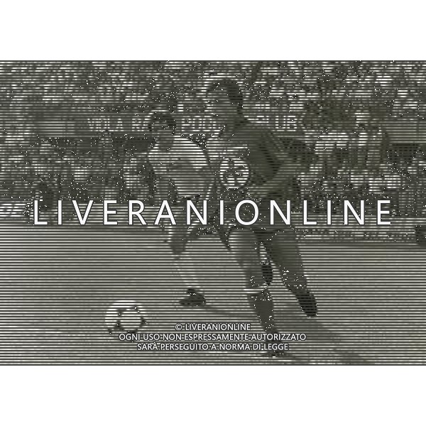 RETROSPETTIVA ARMANDO FERRONI CALCIATORE NELLA FOTO ARMANDO FERRONI CON LA MAGLIA DELLA FIORENTINA CALCIO AG ALDO LIVERANI SAS