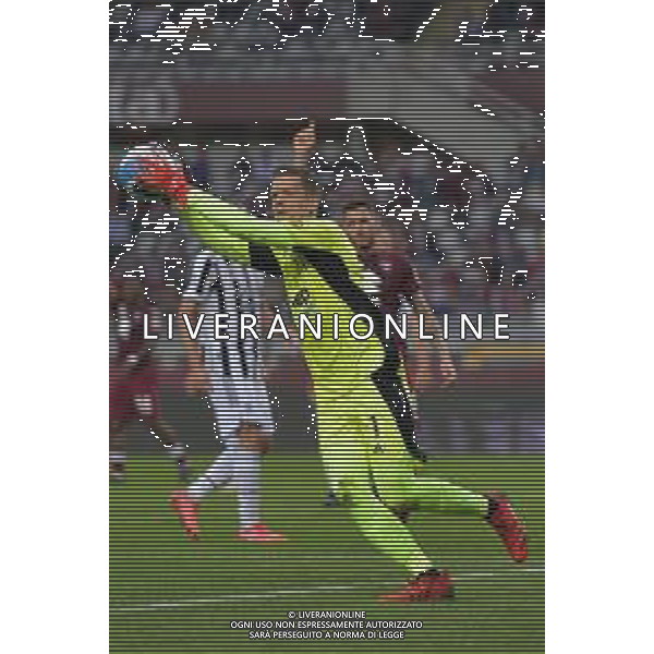 Torino 02.10.2021 Stadio Olimpico Grande Torino ©Alessandro Falzone/Agenzia Aldo Liverani Torino vs Juventus Serie A Tim 2021/2022 Nella foto : WOJCIECH SZCZESNY