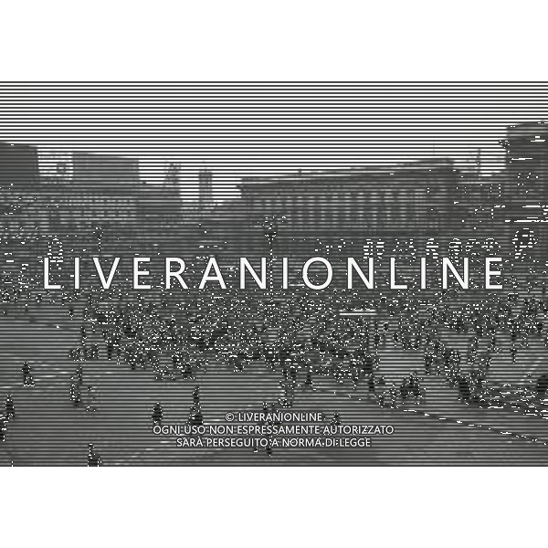 26-01-1973 MILANO SCIOPERO DEGLI STUDENTI PER IL FERIMENTO DEGLI STUDENTI ROBERTO FRANCESCHI E ANTONIO PIVOTTI DAVANATI ALL\'UNIVERSITA\' BOCCONI NELLA FOTO LA MANIFESTAZIONE STUDENTESCA AG ALDO LIVERANI SAS