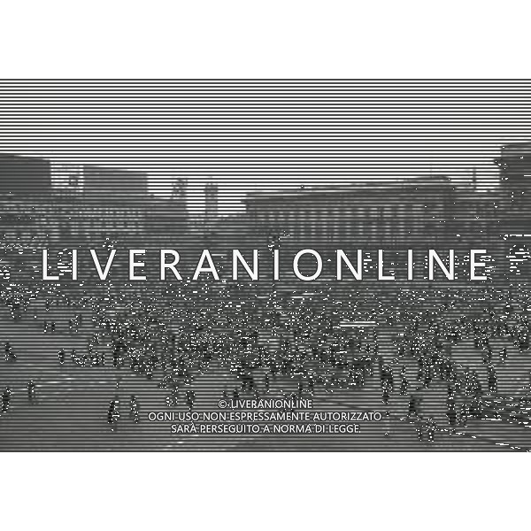 26-01-1973 MILANO SCIOPERO DEGLI STUDENTI PER IL FERIMENTO DEGLI STUDENTI ROBERTO FRANCESCHI E ANTONIO PIVOTTI DAVANATI ALL\'UNIVERSITA\' BOCCONI NELLA FOTO LA MANIFESTAZIONE STUDENTESCA AG ALDO LIVERANI SAS