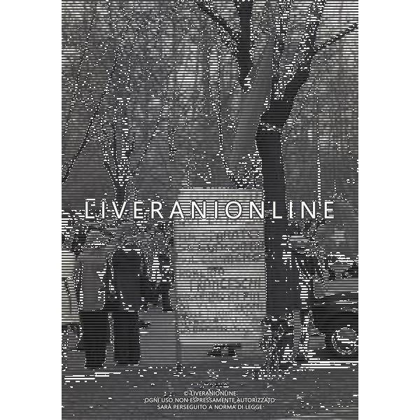 26-01-1973 MILANO SCIOPERO DEGLI STUDENTI PER IL FERIMENTO DEGLI STUDENTI ROBERTO FRANCESCHI E ANTONIO PIVOTTI DAVANATI ALL\'UNIVERSITA\' BOCCONI NELLA FOTO SCRITTE DA PARTE DEI MANIFESTANTI IN RICORDO DELLO STUDENTE ROBERTO FRANCESCHI UCCISO DALLA POLIZIA AG ALDO LIVERANI SAS