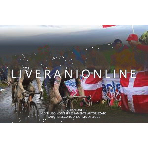 03-10-2021 Paris - Roubaix; 2021, Alpecin - Fenix; 2021, Bahrain - Victorious; 2021, Lotto - Soudal; Van Der Poel, Mathieu; Colbrelli, Sonny; Vermeersch, Florian; Carrefour De L\'arbre; FOTO STEFANO SIROTTI-AG ALDO LIVERANI SAS