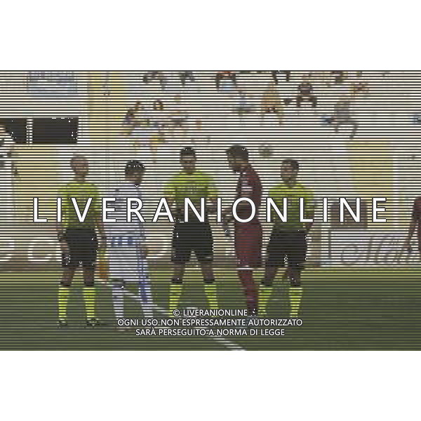 PESCARA - REGGIANA CAMPIONATO CALCIO SERIE C LEGA PRO 03.10.2021 NELLA FOTO I DUE CAPITANI, LEDIAN MEMUSHAJ E ROZZIO PAOLO CON L\'ARBITRO MARANESI VALERIO ©SANTANDREA/AGENZIA ALDO LIVERANI SAS