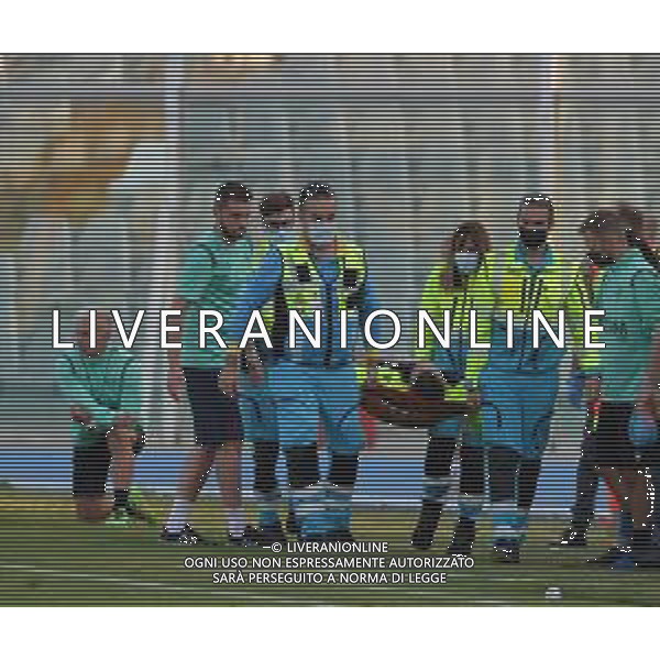 PESCARA - REGGIANA CAMPIONATO CALCIO SERIE C LEGA PRO 03.10.2021 NELLA FOTO GIACOMO VENTURI INFORTUNATO LASCIA IL CAMPO IN BARELLA ©SANTANDREA/AGENZIA ALDO LIVERANI SAS