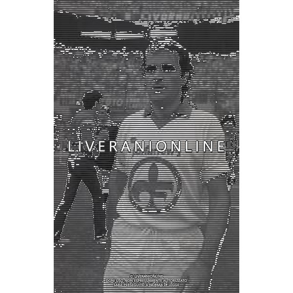 RETROSPETTIVA ANTONELLO CUCCUREDDU CALCIATORE NELLA FOTO ANTONELLO CUCCUREDDU CON LA MAGLIA DELLA FIORENTINA NELL\'ANNO 1982-1983 AG ALDOLIVERANI SAS