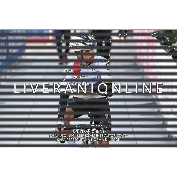 © TVRG Julian Alaphilippe maglia iridata Magenta (MI) 06-10-2021 Julian Alaphilippe alla partenza della Milano Torino con la maglia iridata di campione del mondo appena riconquistata a Lovanio in Belgio foto Roberto Garavaglia/agenzia Aldo Liverani